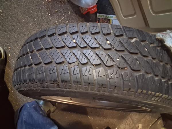 twee autobanden te koop alweers